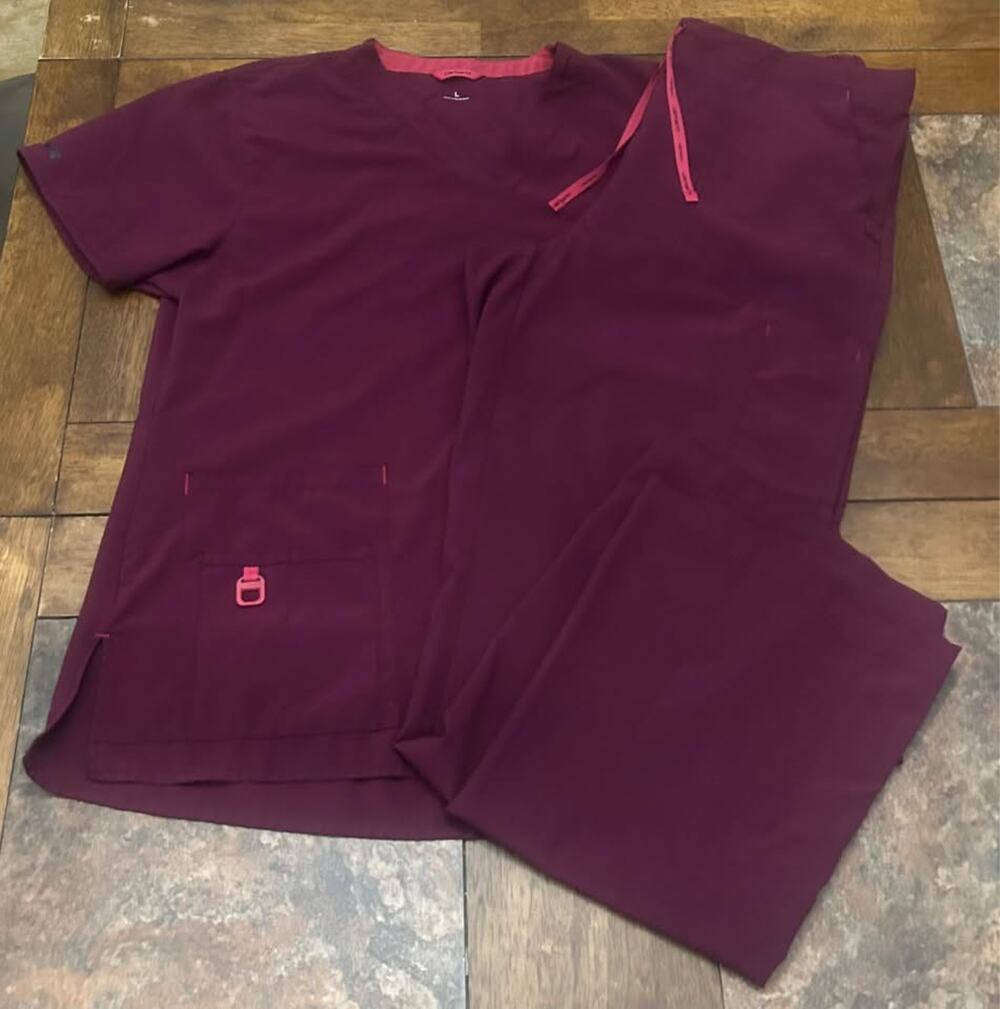 Woman's Carhartt Burgundy Scrub Shirt Pants Sz Large L